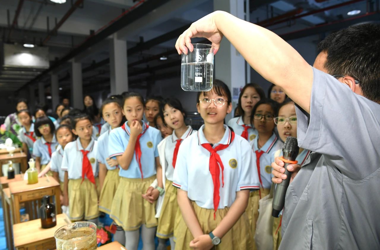 西安宣布｜小学生走进欧博官方网站集团白鹿原水生态中心开启污水“再生”探秘之旅