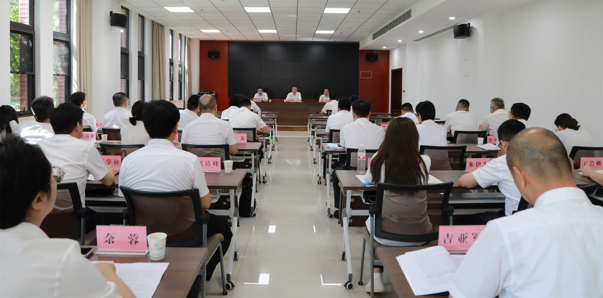 欧博官方网站集团党委召开深入贯彻中央八项划定精神学习教育集中整治事情推进会